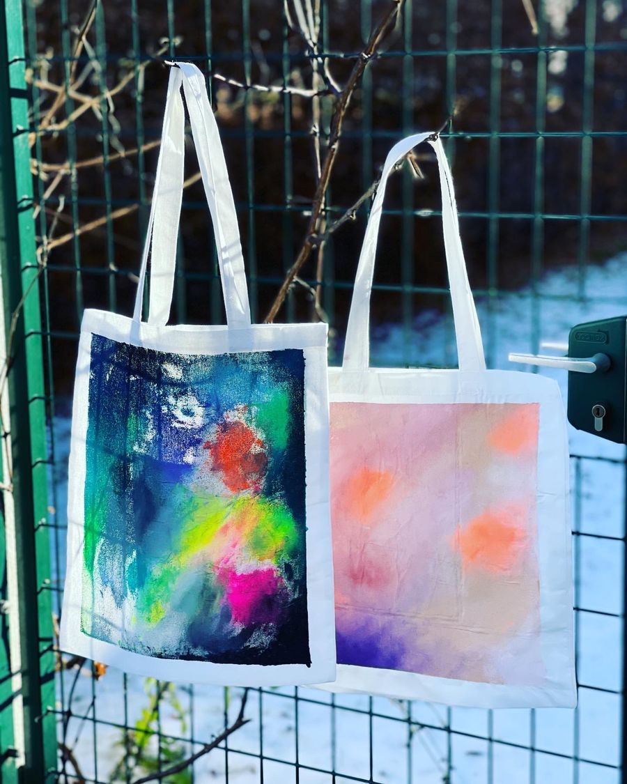 Moderne abstrakte Kunst auf Baumwolltaschen